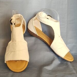 True Craft Womens Canvas Camella Flats/ Size 7.5